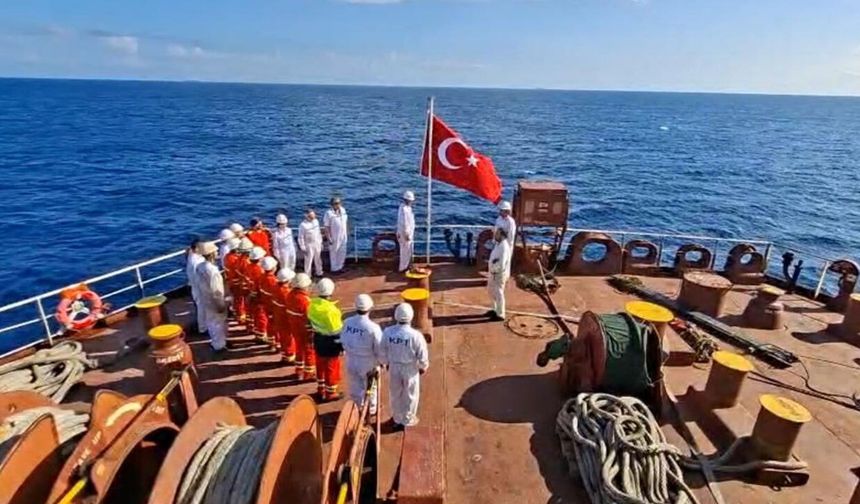PORT AMALFI Türk bayrağı çekti