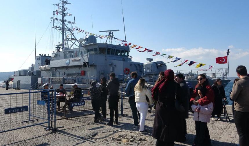 Deniz Kuvvetleri Komutanlığı'na bağlı savaş gemileri ziyarete açıldı