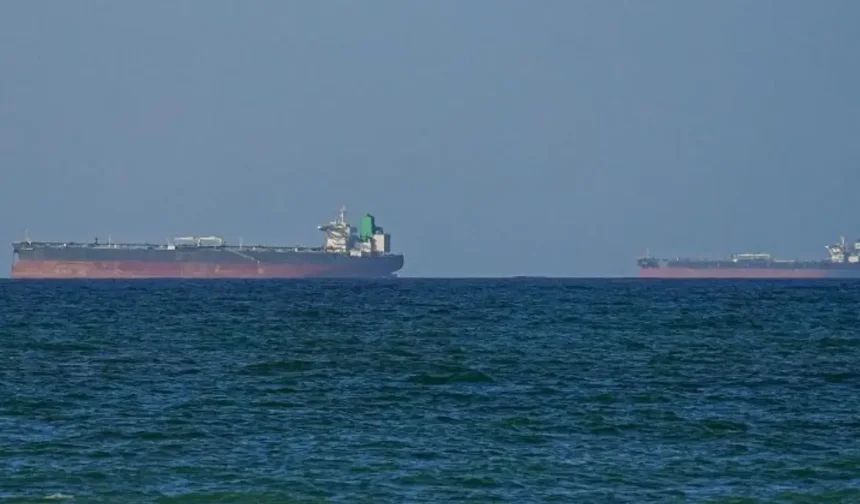 El konulan İran gemisinde 6 mürettebat serbest bırakıldı