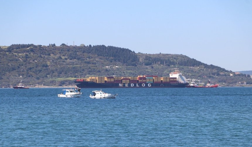 Çanakkale Boğazı'nda konteyner gemisi makine arızası yaptı