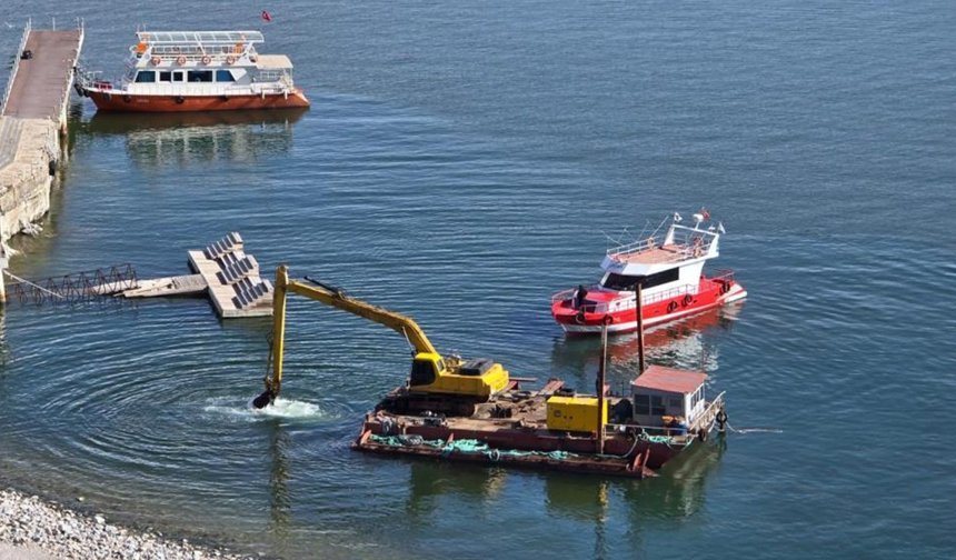Van Gölü’nde sular çekildi, Akdamar’daki iskele yenileniyor