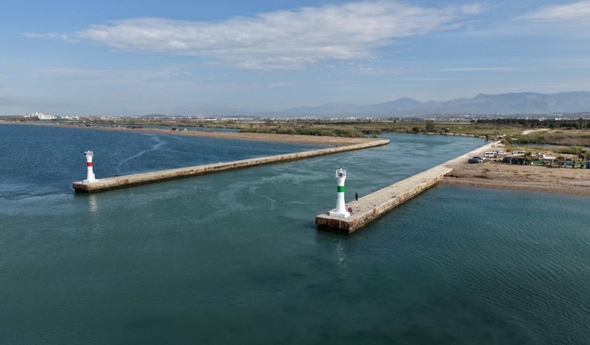 Manavgat mendirekte bulunan 2 deniz feneri yenilendi