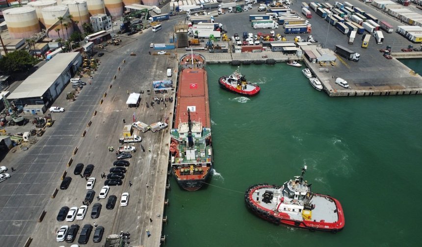 Mersin Limanı'ndan Lübnan'a 730 tonluk insani yardım yola çıktı