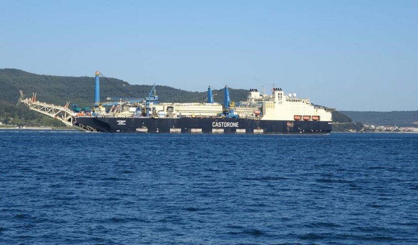 Castorone, Çanakkale Boğazı'ndan geçti