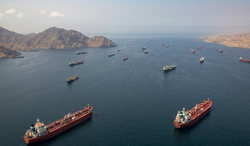 Hürmüz'de 800 gemi geçiş için bekliyor