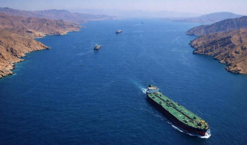 İran: Ablukaya rağmen gemi ülkeye ulaştı