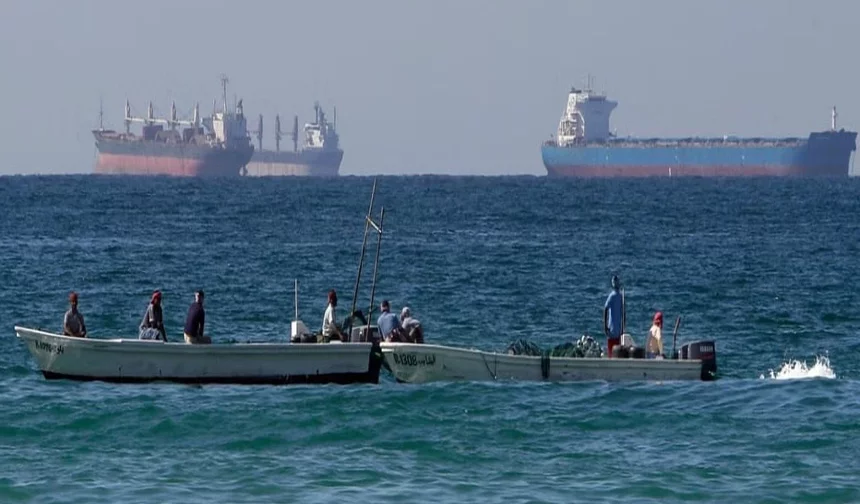 Hürmüz Boğazı'nda tanker trafiği durduruldu