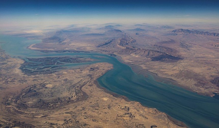 Tankerler Hürmüz'den konvoylar halinde geçti