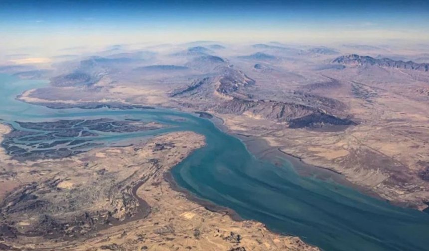 "ABD-İsrail, Hürmüz Boğazı'ndaki iskeleleri hedef aldı"