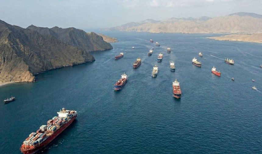 İran: Hürmüz'den geçiş ücretleri riyal ile ödenecek