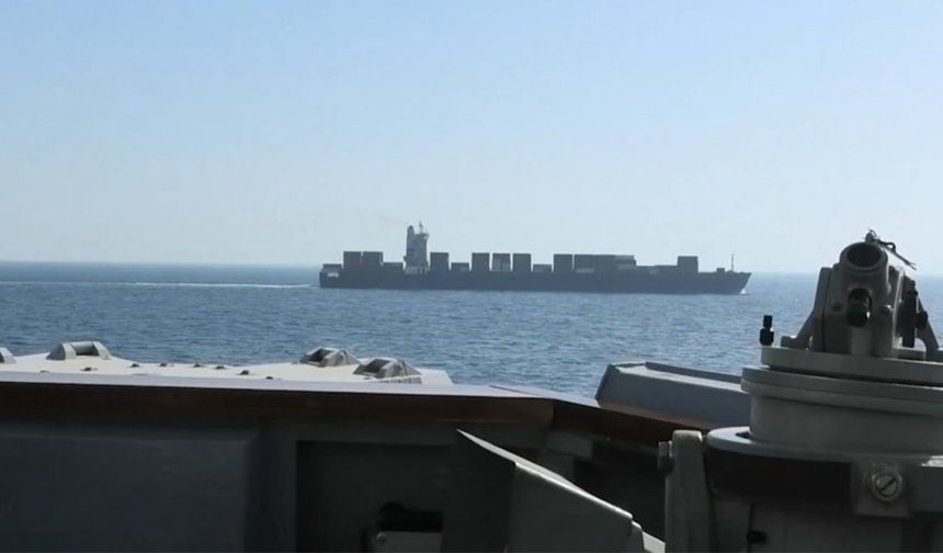 ABD: İran bandıralı kargo gemisini vurduk