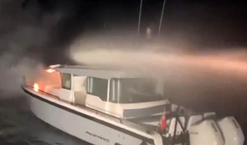 Haydarpaşa açıklarındaki teknede yangın