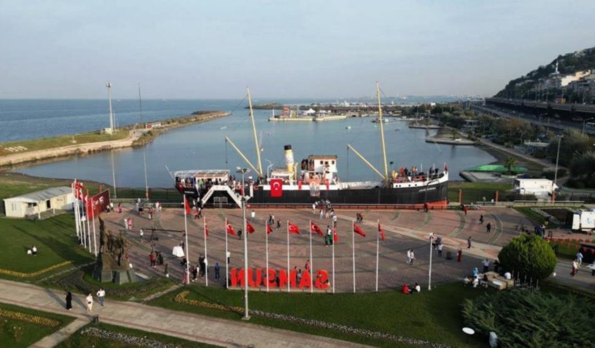 Bandırma Vapuru yeni yerine taşınıyor