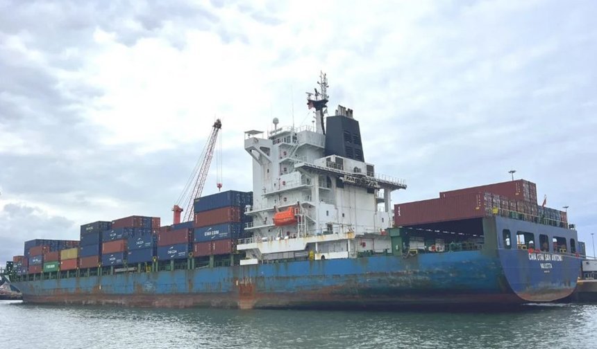 Hürmüz'de CMA CGM gemisine saldırı