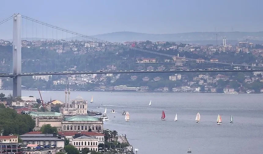 Yelken yarışları nedeniyle İstanbul Boğazı gemi trafiğine kapatıldı