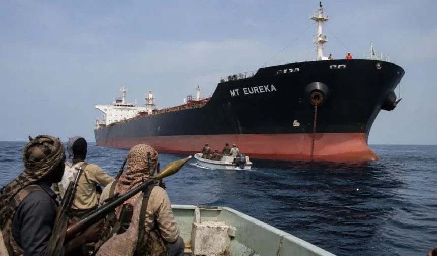 Yemen açıklarında petrol tankeri kaçırıldı