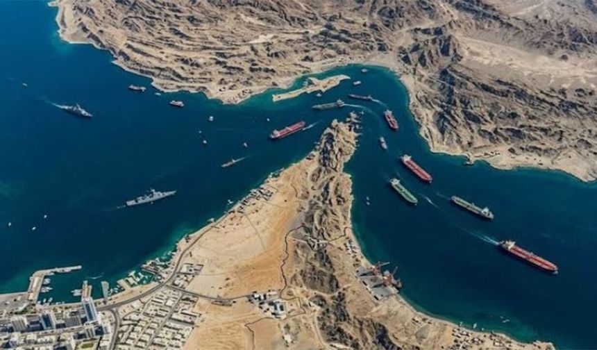 Hürmüz Boğazı'ndan geçmek için 300'den fazla gemi başvurdu