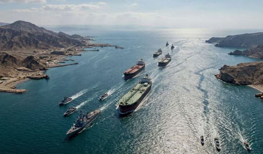 İran: Son 24 saatte 15 gemi Hürmüz Boğazı'ndan geçti