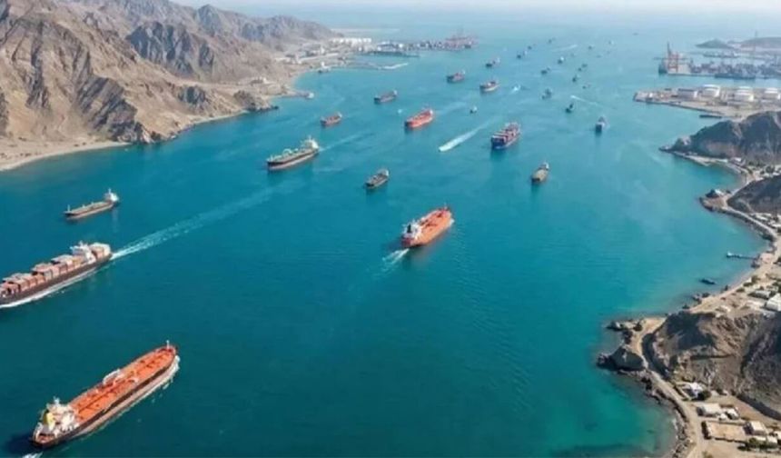 IMO: Gemiler, tahliye planı kapsamında Hürmüz'den geçmeye başladı