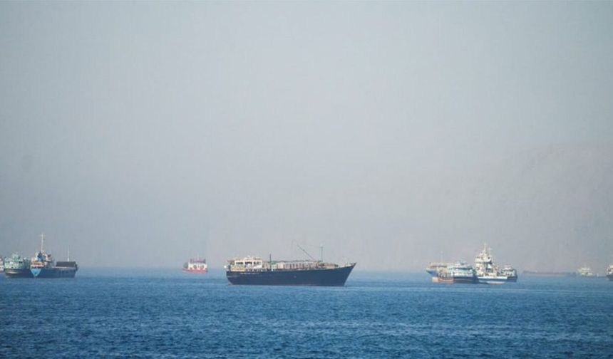 İran'dan Hürmüz Boğazı’ndan geçiş talimatı