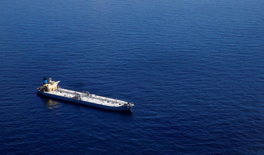 İran bağlantılı üçüncü tanker de ABD ablukasını aştı