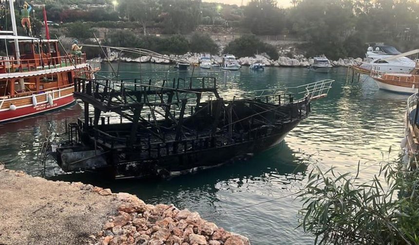 İskelede demirli teknede yangın: 6 tekne zarar gördü
