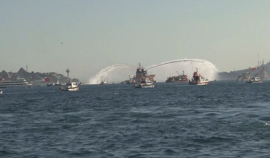 İstanbul Boğazı'nda 15 Temmuz şehitleri için tekne korteji oluşturuldu