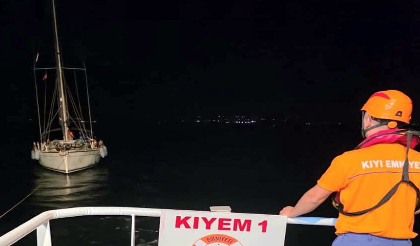 Çanakkale’de sürüklenen teknedeki 2 kişi kurtarıldı