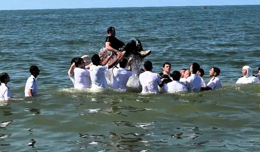 Denizcilik Öğrencileri 'denize atma' geleneği ile uğurlandı