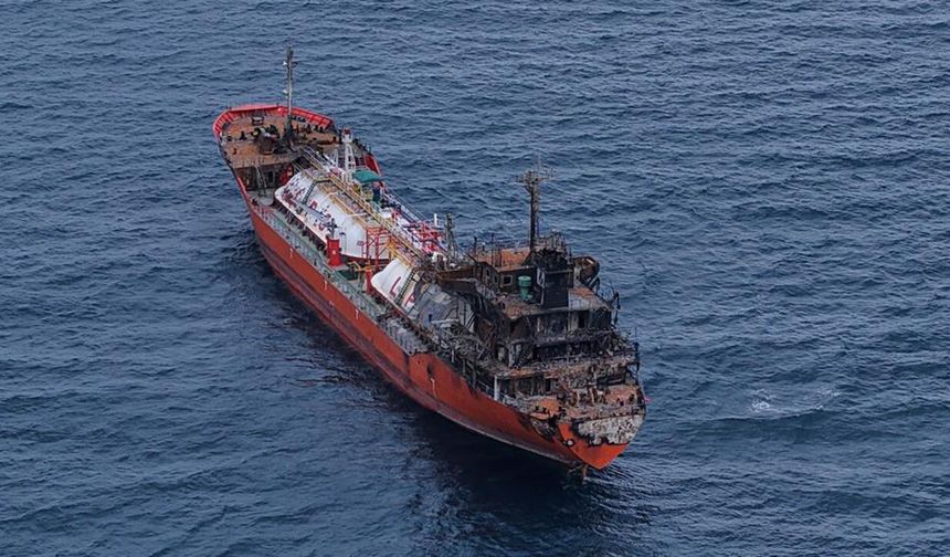 Karadeniz’de dron saldırılarında hasar alan bir gemi daha Trabzon’da