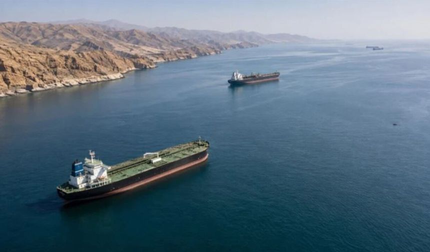 İran: Hürmüz Boğazı'nda 3 petrol tankerini hedef aldık