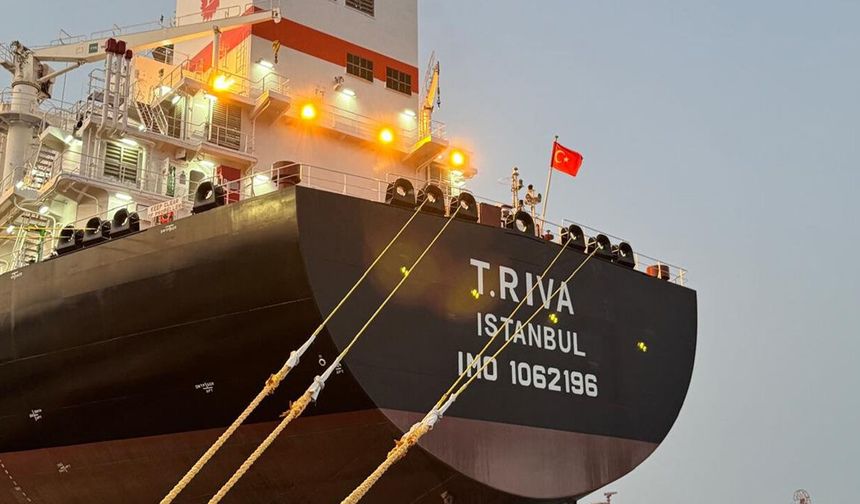 T.Riva Türk bayrağı çekti