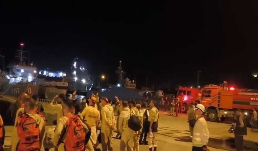 Marmaris’teki orman yangınına 7 uçak, 17 helikopter ve 46 arazözle gemileriyle müdahale ediliyor