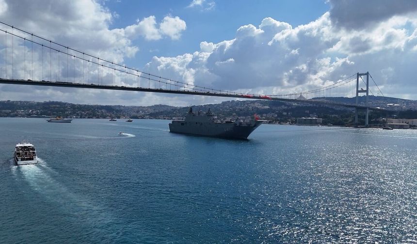 30 Ağustos'ta Deniz Kuvvetleri gemileri İstanbul Boğazı'ndan geçiş yaptı