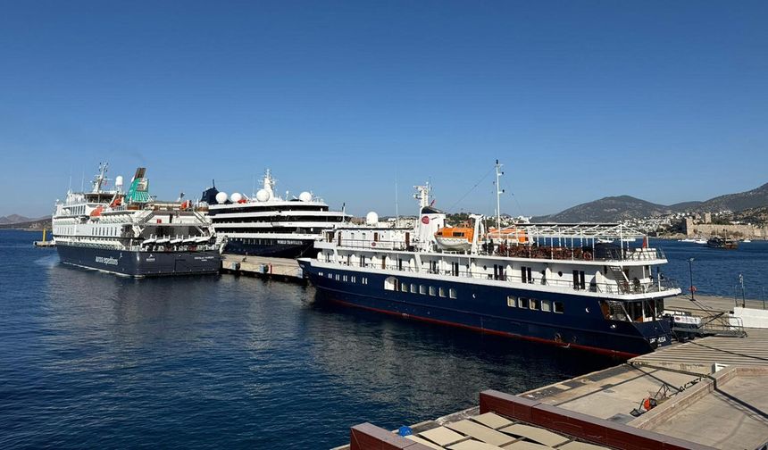 Bodrum'a 3 gemi birden geldi