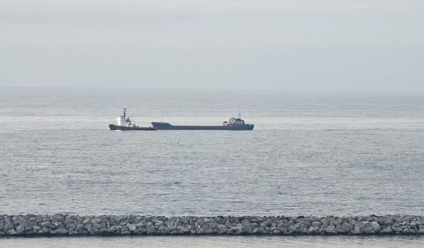 Karadeniz’de dron saldırılarında hasar alan bir gemi Zonguldak’ta