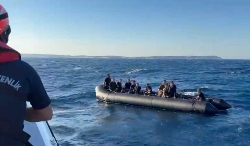 İzmir açıklarında 37 düzensiz göçmen yakalandı