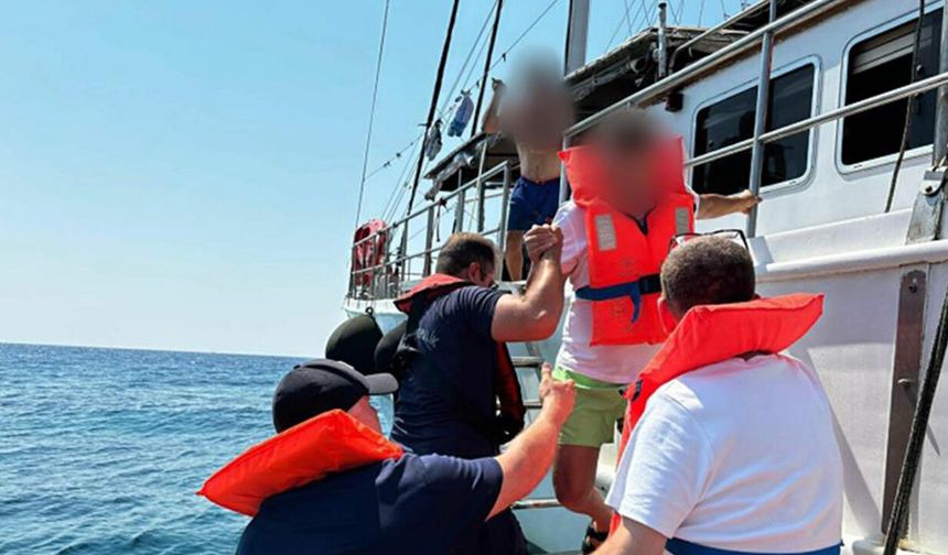 Marmaris'te gezi teknesi karaya oturdu