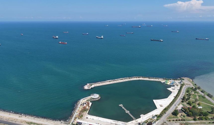 Samsun açıklarında gemi yoğunluğu