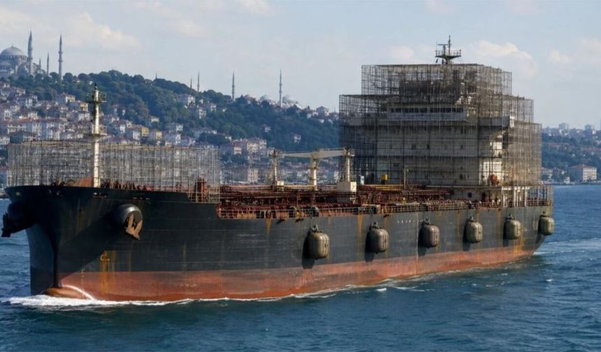 Rus tankerleri saldırılara karşı 'kafes zırhıyla' seyrediyor