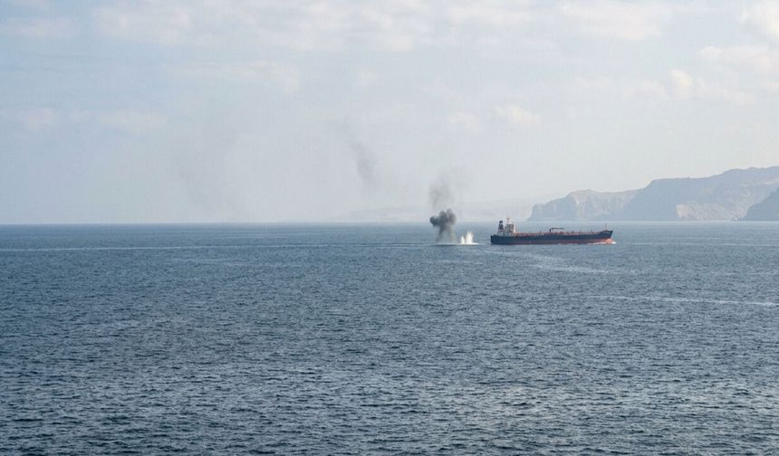 Umman açıklarında seyreden tankerin yakınında şüpheli patlama