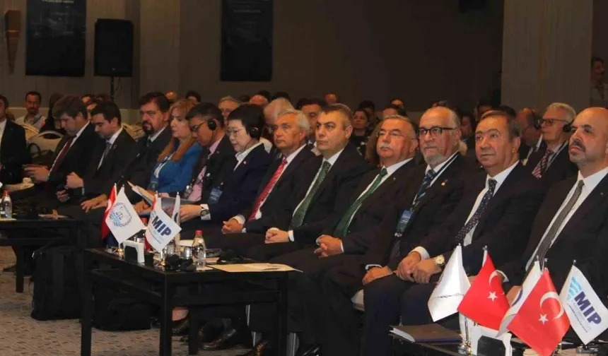 Mersin’de limanların geleceği hukuk ve teknolojiyle masaya yatırıldı