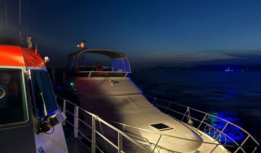 Çanakkale'de arızalı tekne kurtarıldı