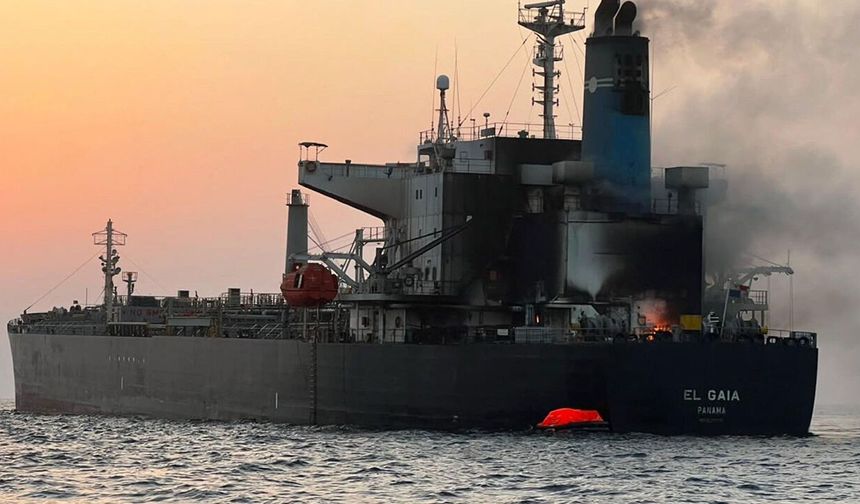 Umman açıklarında vurulan petrol tankerinden 23 kişi tahliye edildi