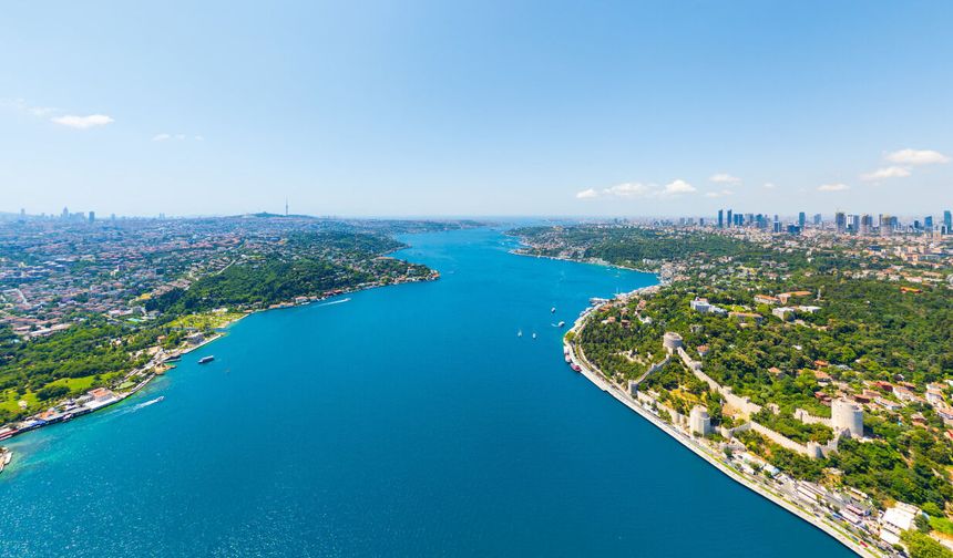İstanbul Boğazı'nda gemi trafiği askıya alındı