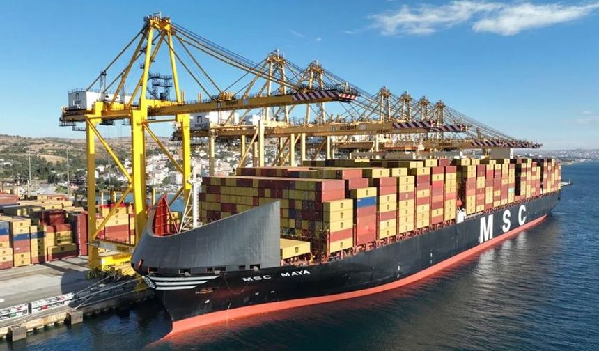 Asyaport’ta Türkiye rekoru: Tek gemi uğrağında 22 bin 896 TEU konteyner elleçlendi