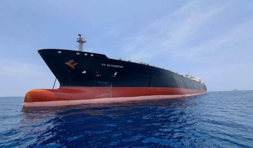 İran, Hürmüz Boğazı'ndan geçmeye çalışan LPG tankerini vurdu