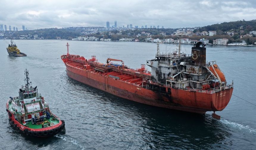 Karadeniz’de saldırıya uğrayan tanker için boğaz trafiği kapatıldı