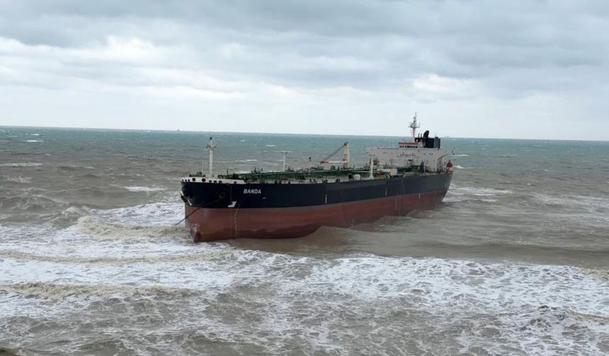 Dron saldırısına uğrayan tanker Karadeniz'de karaya oturdu
