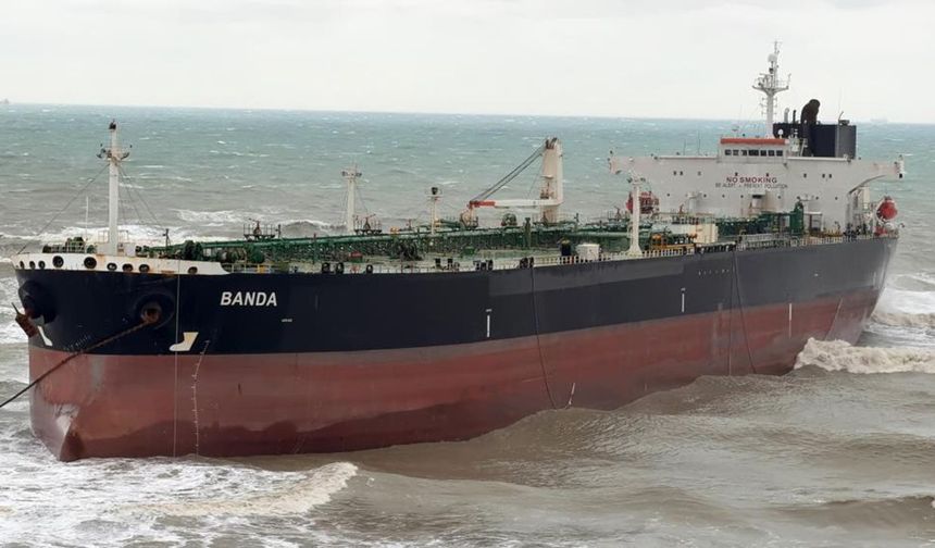 Sarıyer açıklarında karaya oturan 238 metrelik tanker kurtarıldı